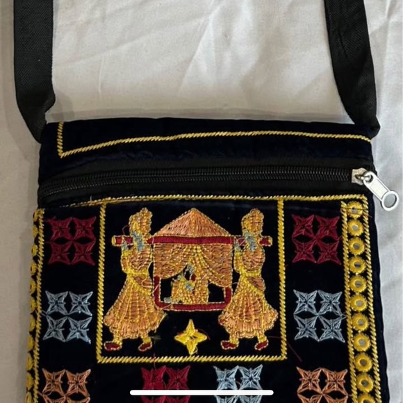 Indian Style Shoulder Bag - Picture 1 of 5